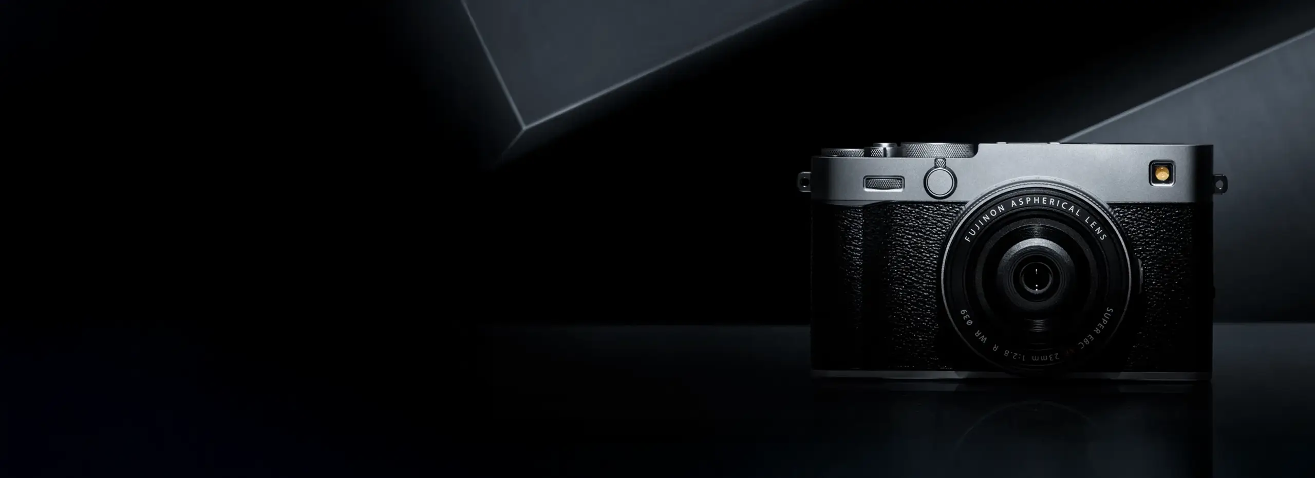 <p style="text-transform: uppercase;font-weight: bold;">FUJIFILM</p><h1 style="word-wrap: normal;">X-E5</h1><p>Mirrorless Camera.</p>