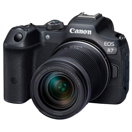 Canon EOS R10 Mirrorless Camera with 18-45mm Lens